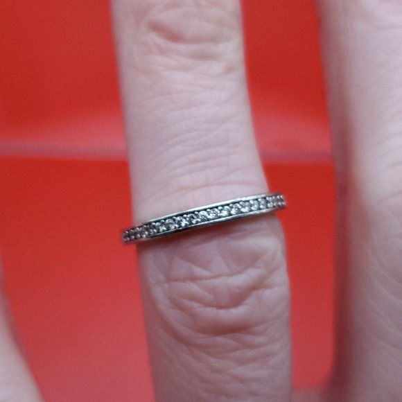 Size 6 925 Sterling Silver Cute Dainty Clear CZ Gems Ring - Picture 3 of 8